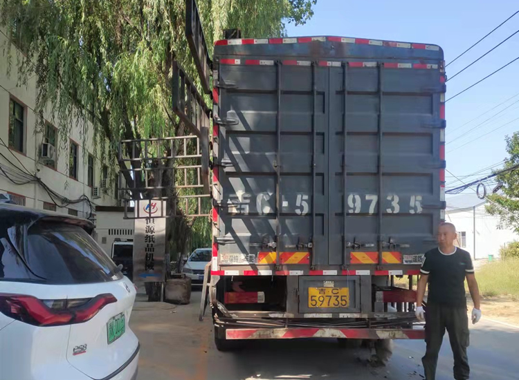 衛生紙加工設備的吉林遼源楊經理客戶發貨精彩瞬間 衛生紙加工設備的吉林遼源楊經理客戶發貨精彩瞬間